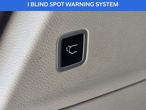 Used 2023 Chrysler Pacifica Touring-L image 20