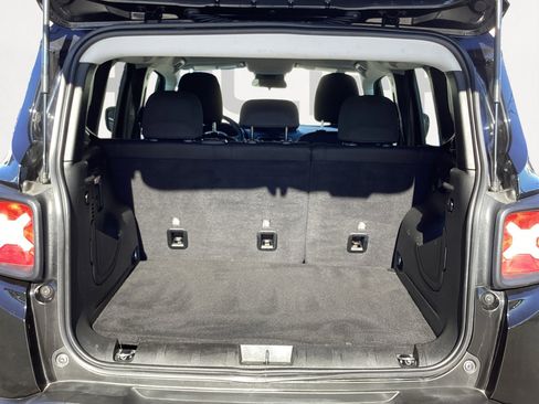 Used 2023 Jeep Renegade Latitude image 16