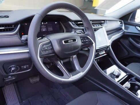 Used 2023 Jeep Grand Cherokee L Laredo image 15