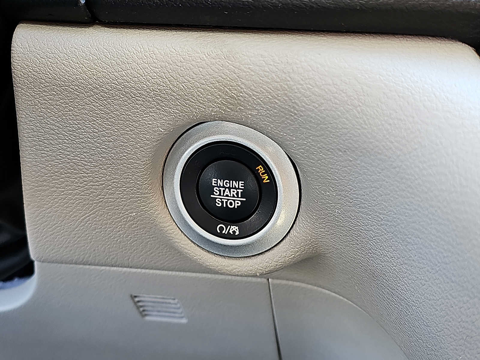 Used 2024 Chrysler Voyager LX FWD image 26