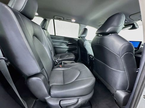 Used 2025 Toyota Grand Highlander FWD image 30