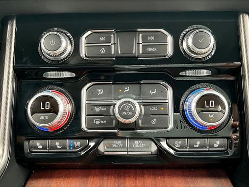 Used 2023 GMC Yukon Denali Ultimate image 34