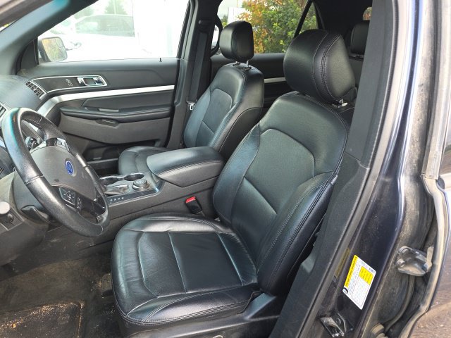 Used 2017 Ford Explorer XLT w/ Equipment Group 202A AWD/4WD image 11