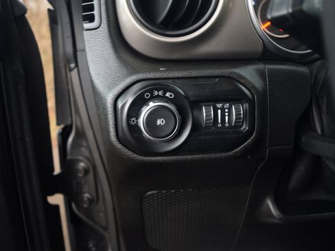 Used 2019 Jeep Wrangler Unlimited Sport image 7