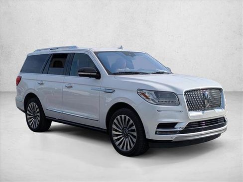 Used 2019 Lincoln Navigator Reserve image 3