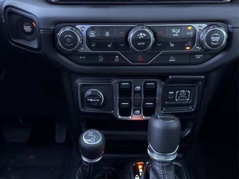 New 2025 Jeep Gladiator Sport image 16