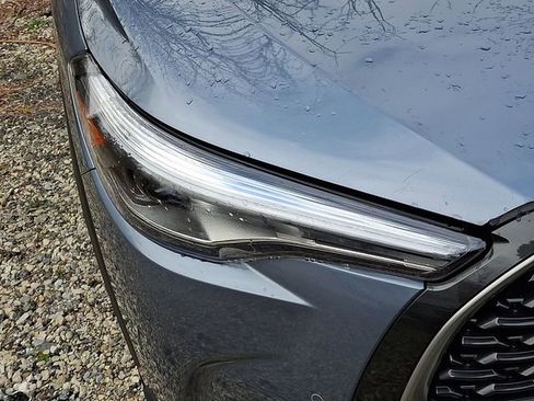 Used 2025 Toyota Corolla Cross XLE image 8