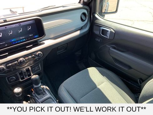 Used 2025 Jeep Gladiator Sport AWD/4WD image 27