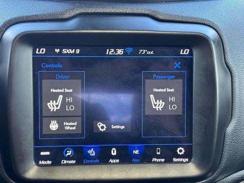 Used 2021 Jeep Renegade Latitude w/ Sun & Sound Group image 25