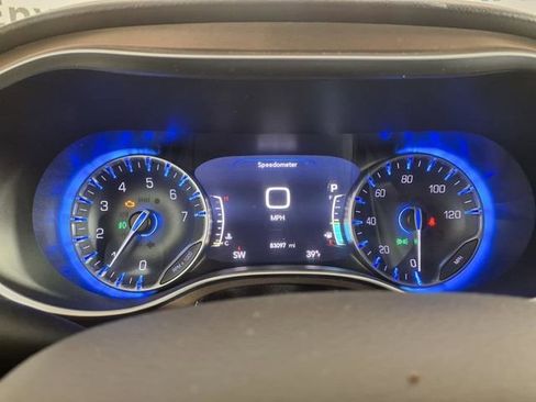 Used 2017 Chrysler Pacifica Touring-L Plus w/ Tire & Wheel Group FWD image 28