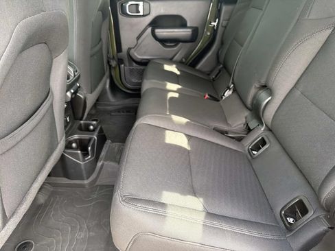 Used 2022 Jeep Gladiator Sport AWD/4WD image 14