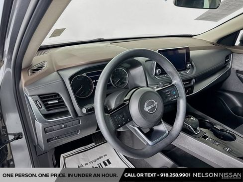 Certified 2023 Nissan Rogue SV FWD image 9