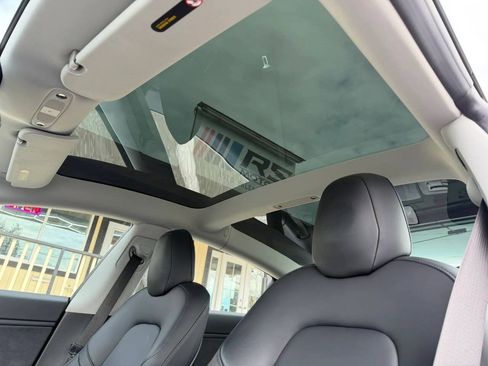 Used 2018 Tesla Model 3 Mid Range RWD image 12