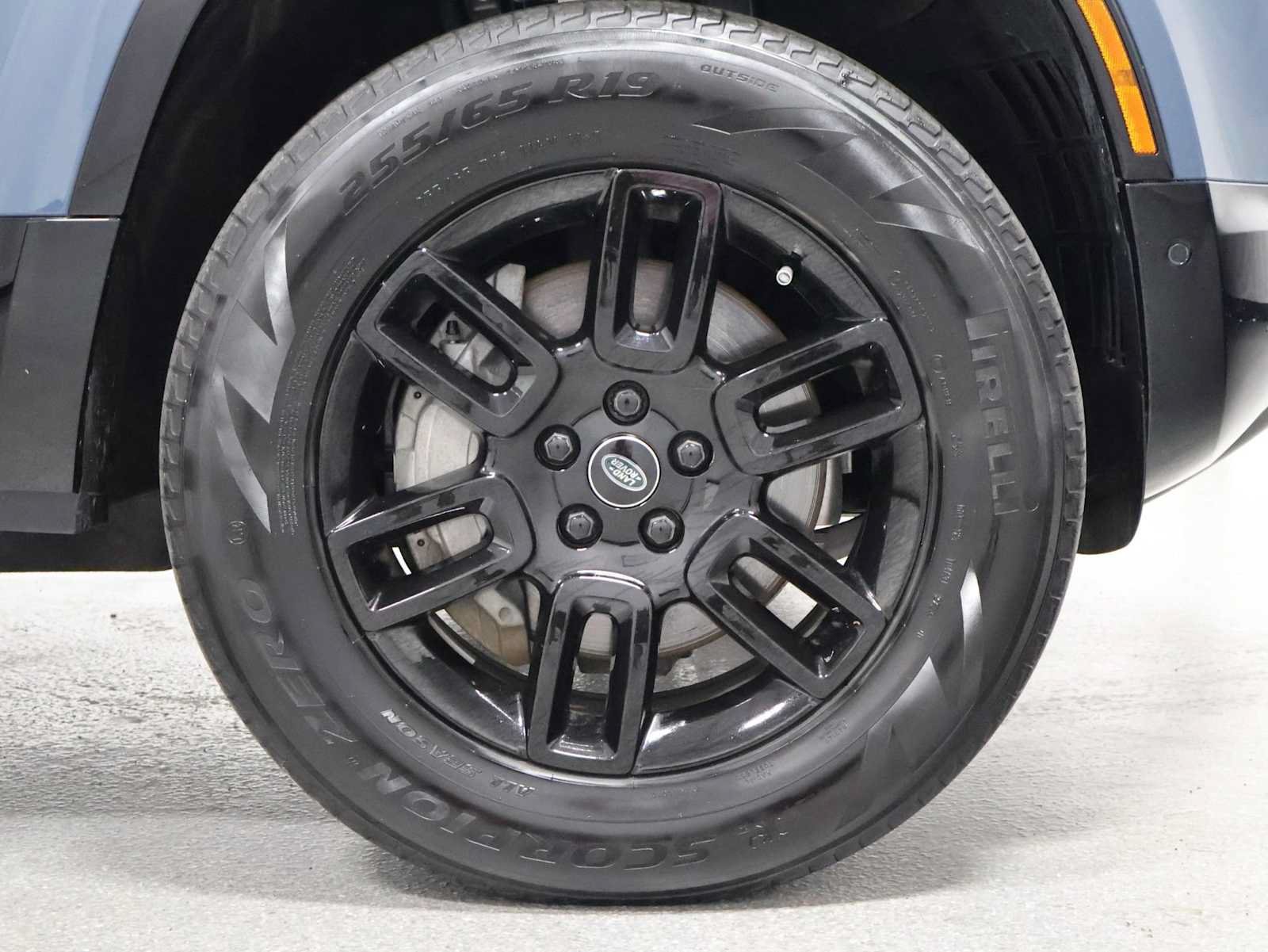 Used 2024 Land Rover Defender 110 X-Dynamic SE AWD/4WD image 12