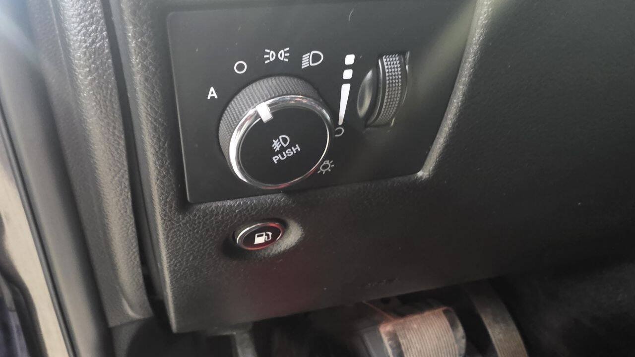 Used 2018 Jeep Grand Cherokee Altitude AWD/4WD image 23