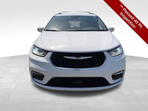 Used 2021 Chrysler Pacifica Touring-L FWD image 10