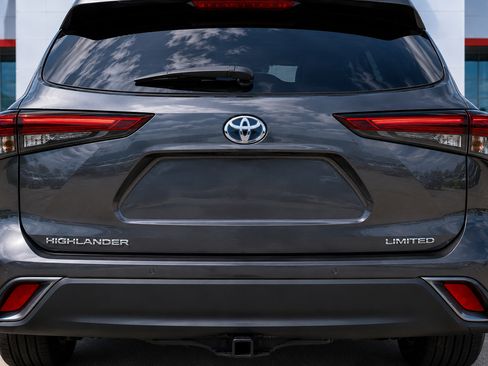 Used 2022 Toyota Highlander Limited AWD/4WD image 6