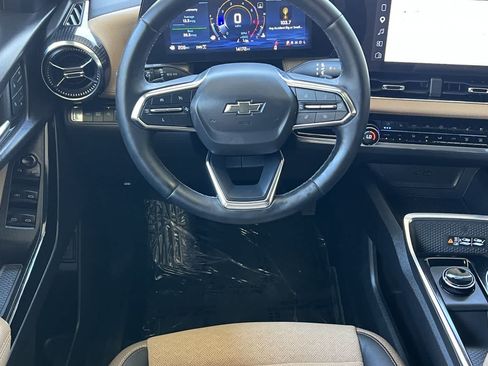 Used 2025 Chevrolet Equinox ACTIV w/ Convenience Package III AWD/4WD image 16