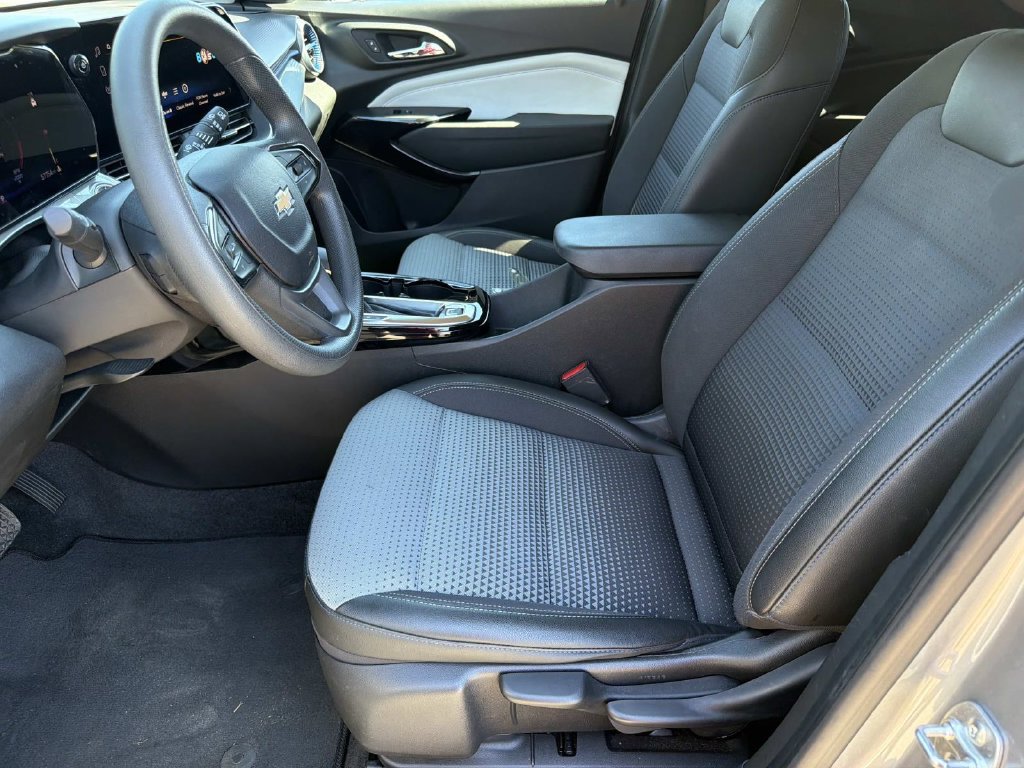 Used 2024 Chevrolet Trax LT FWD image 10