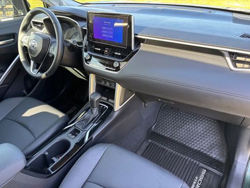 Used 2025 Toyota Corolla Cross XLE w/ Convenience Package image 11