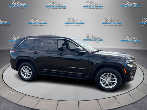 Used 2024 Jeep Grand Cherokee Laredo X image 2