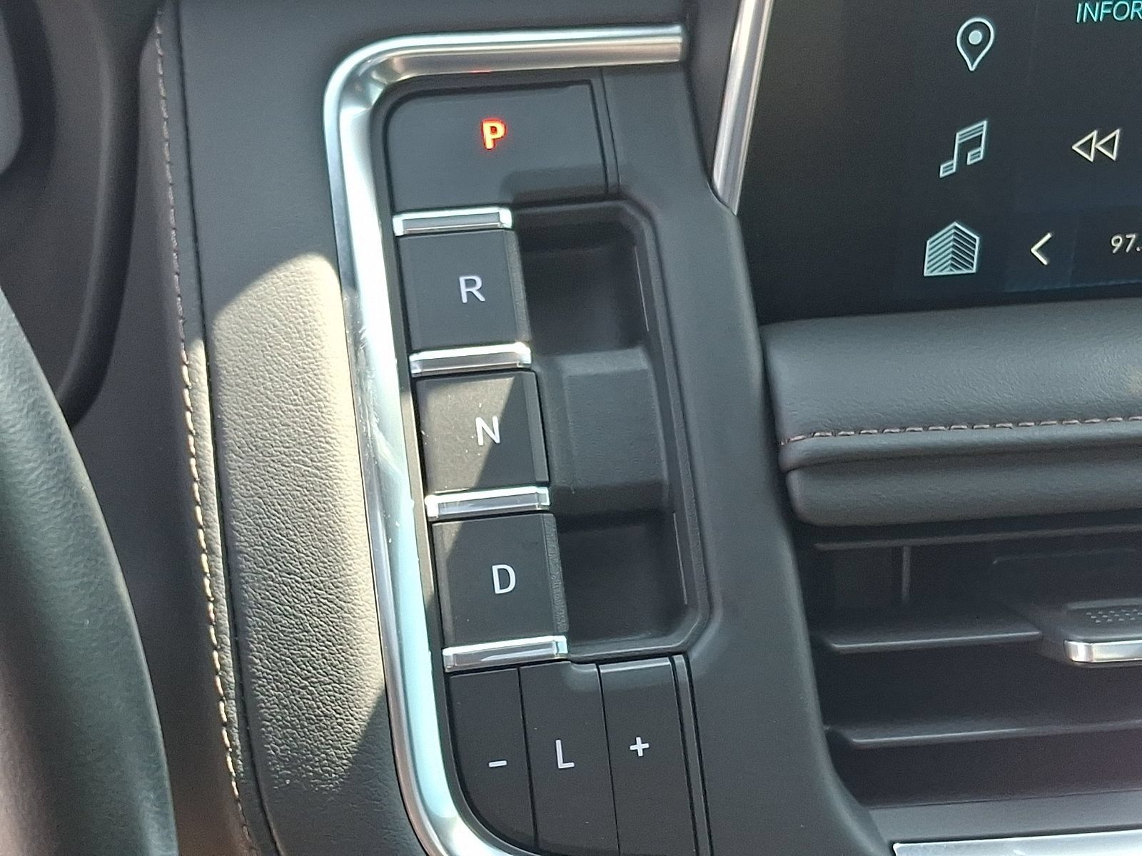Used 2023 Chevrolet Tahoe High Country AWD/4WD image 15