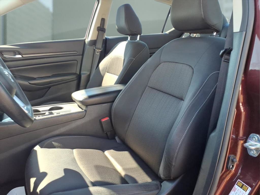 Used 2025 Nissan Altima 2.5 SV AWD/4WD image 14