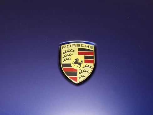 Used 2025 Porsche Macan image 11