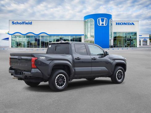 Used 2025 Toyota Tacoma TRD Off-Road w/ TRD Off Road Upgrade Package AWD/4WD image 3