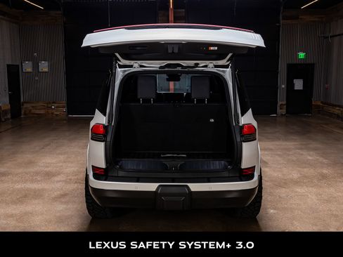 Used 2025 Lexus GX 550 w/ Accessory Package (2T) AWD/4WD image 9