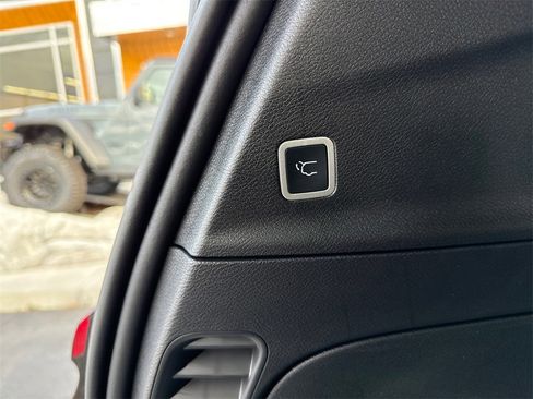 New 2026 Chrysler Pacifica Limited image 12