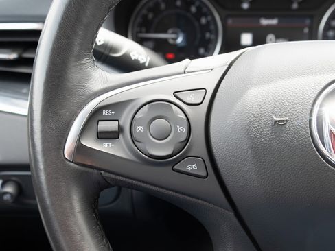 Used 2021 Buick Enclave Essence image 6