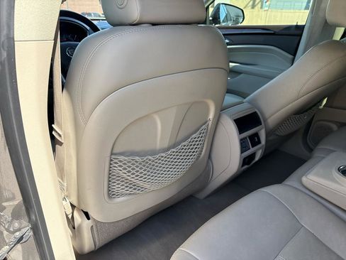 Used 2015 Cadillac SRX Luxury image 45