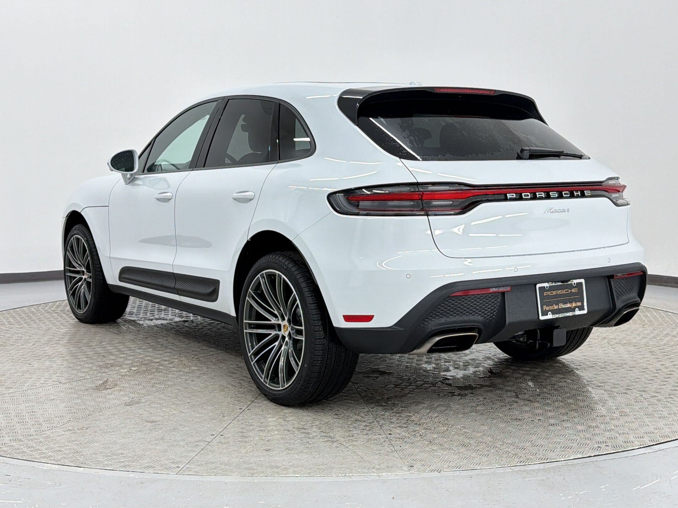 Used 2026 Porsche Macan AWD/4WD image 3