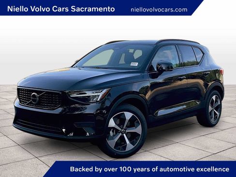 New 2026 Volvo XC40 B5 Core w/ Climate Package AWD/4WD image 1