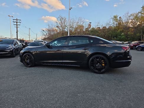 Used 2022 Maserati Quattroporte Modena Q4 image 10