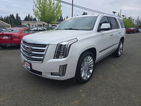 Used 2020 Cadillac Escalade Platinum AWD/4WD image 3