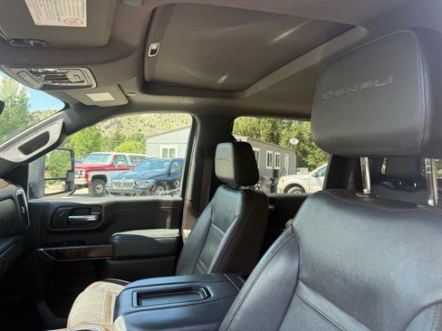 Used 2020 GMC Sierra 2500 Denali w/ Denali Ultimate Package AWD/4WD image 11
