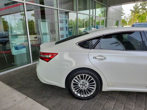 Used 2017 Toyota Avalon Limited image 6