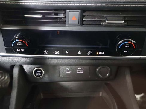 Used 2023 Nissan Rogue SV image 40