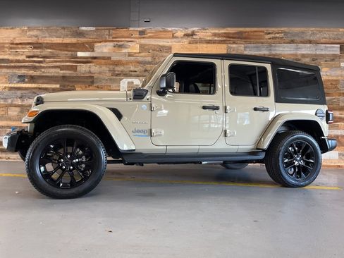 Used 2022 Jeep Wrangler Unlimited Sahara w/ Cold Weather Group image 52