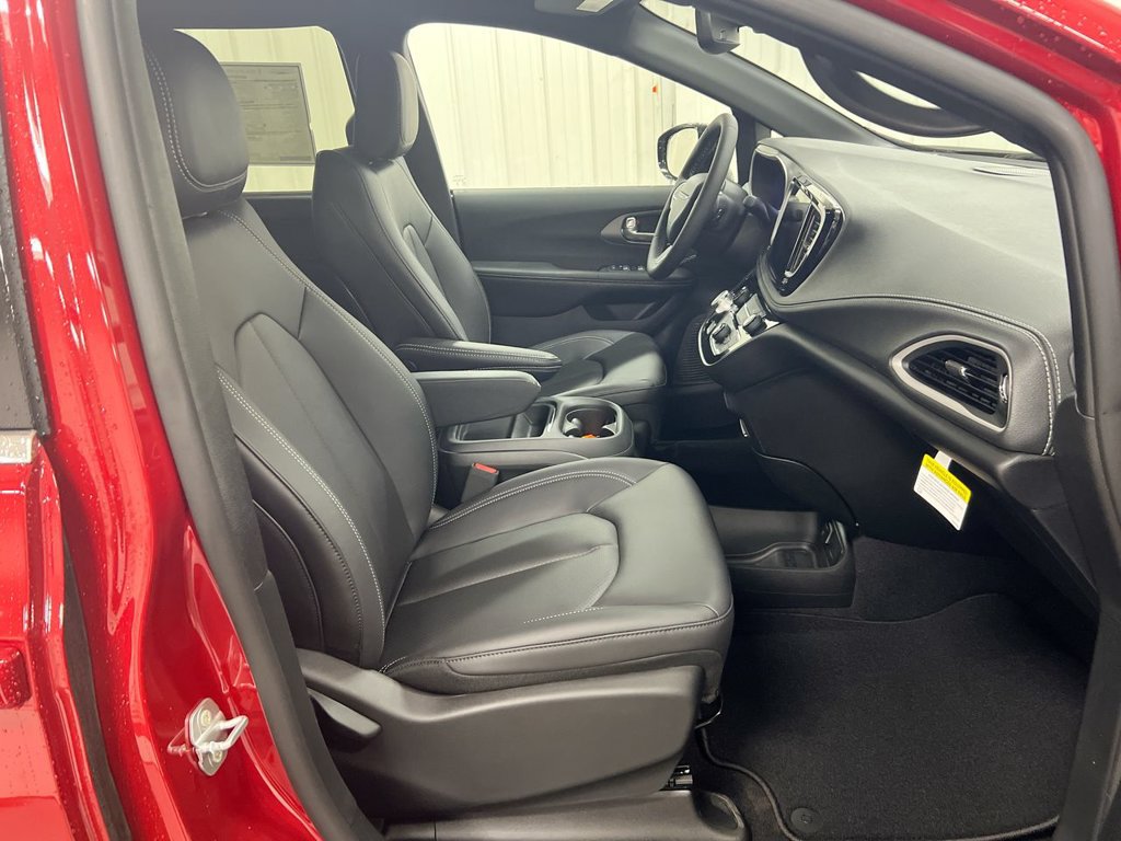 New 2027 Chrysler Pacifica Select AWD/4WD image 21