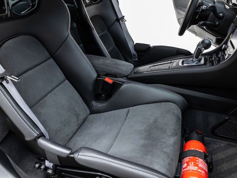 Used 2018 Porsche 911 GT2 RS image 36