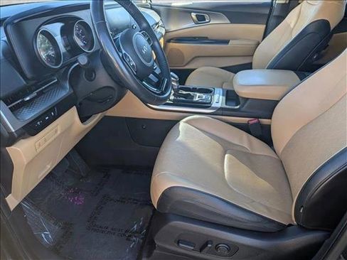 Used 2024 Kia Carnival LX image 11