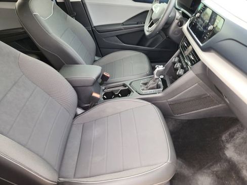 New 2024 Volkswagen Taos SE image 10