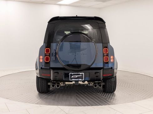 Used 2025 Land Rover Defender 110 X-Dynamic SE AWD/4WD image 5