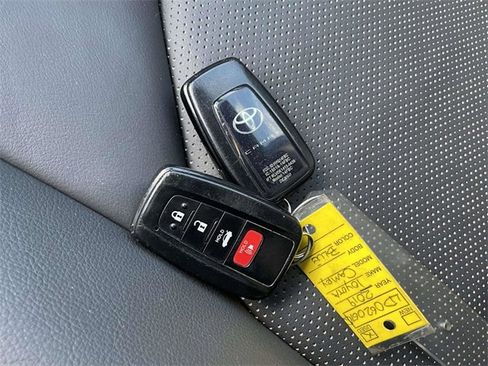 Used 2019 Toyota Camry XSE image 31