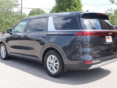 Used 2023 Kia Carnival LX FWD image 9