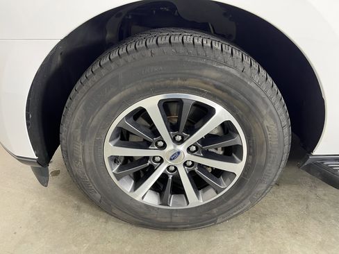 Used 2018 Ford Expedition XLT w/ Equipment Group 201A AWD/4WD image 24