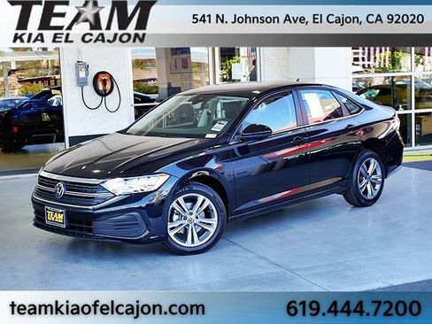 Used 2024 Volkswagen Jetta SE image 1